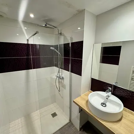 Domaine Des 5 Roses - Rose Rouge