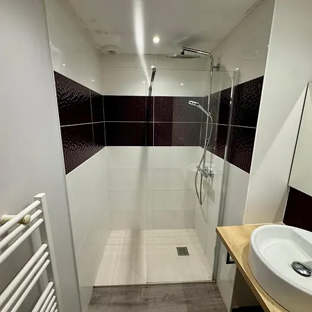 Domaine Des 5 Roses - Rose Rouge