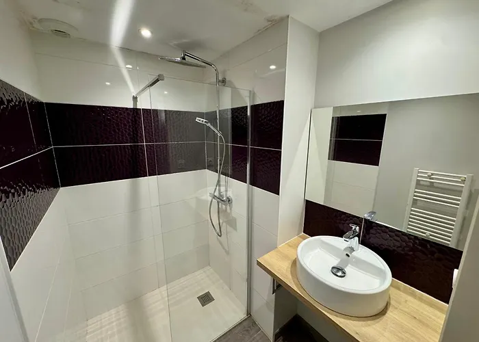 Domaine Des 5 Roses - Rose Rouge