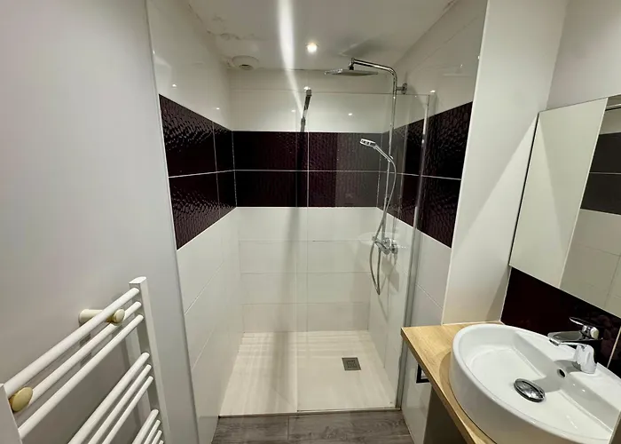 Domaine Des 5 Roses - Rose Rouge