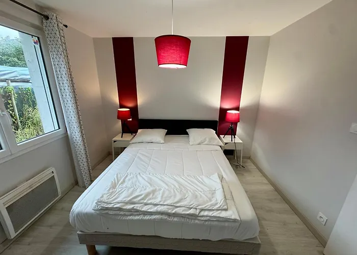 Domaine Des 5 Roses - Rose Rouge * La Guierche